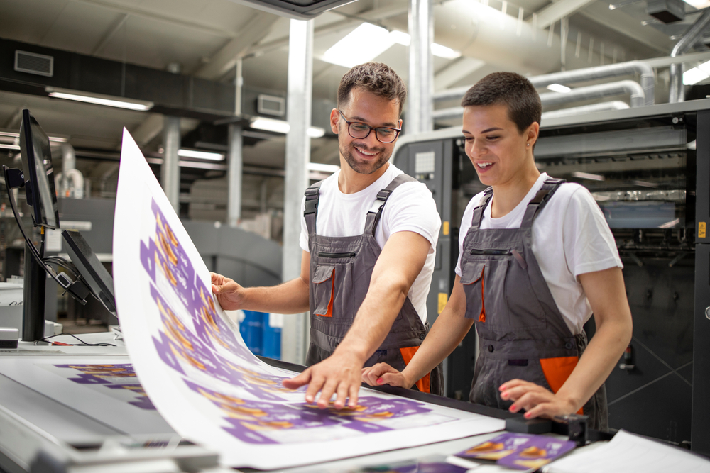 Graphic,Engineers,Or,Workers,Checking,Imprint,Quality,In,Modern,Print