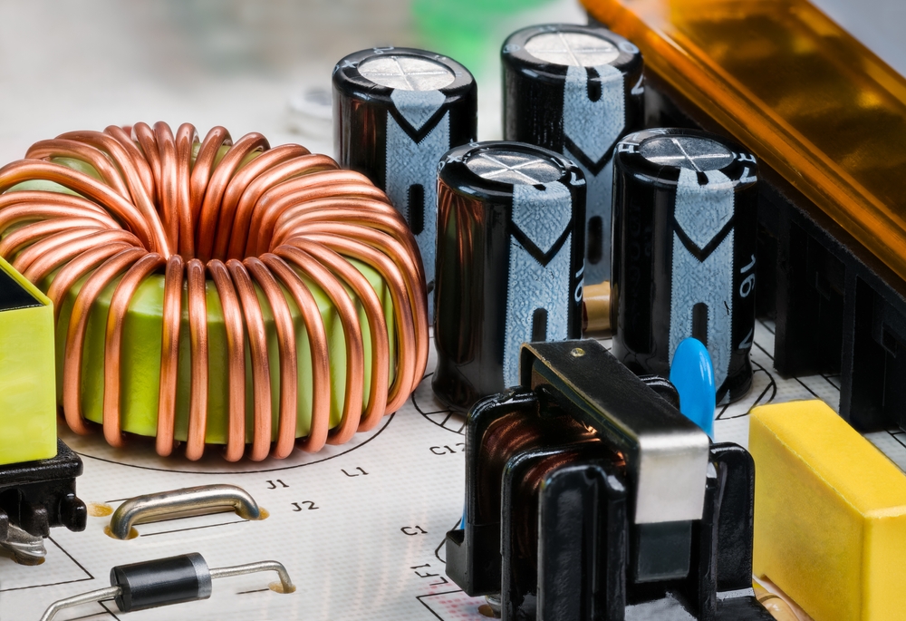 Toroidal,Core,Inductor,,Transformer,Or,Electrolytic,Capacitors,On,Pcb,Detail.